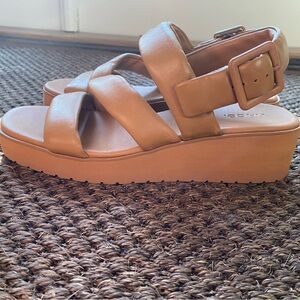 Vince Women's Brown Leather Platform Sandals.  New never worn before. Size 8.